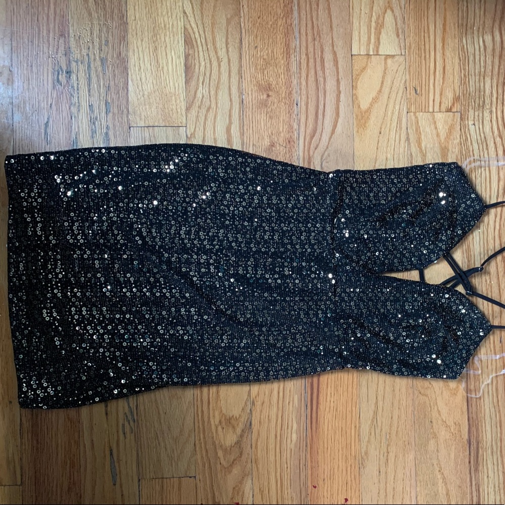 Solemio los angelos dress size medium,black w/ gold sequence,tags on,never worn